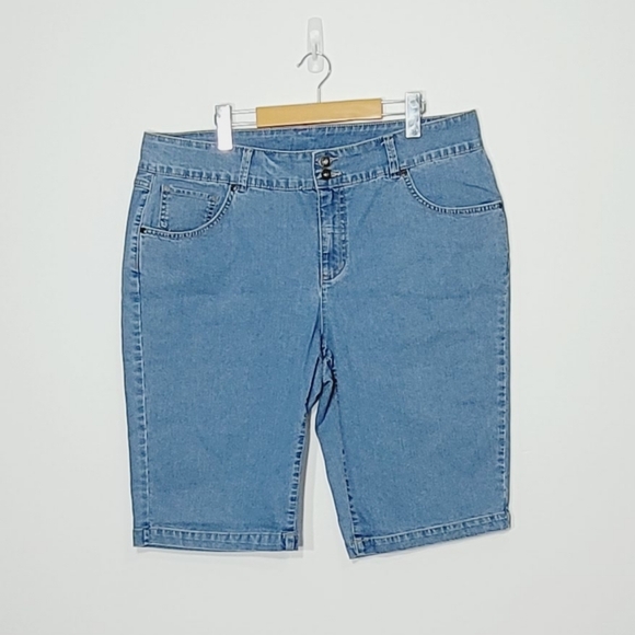 Midtown Vintage Light Blue Jeans Embroidered Pocket Details Cotton Blend Shorts - Picture 9 of 12